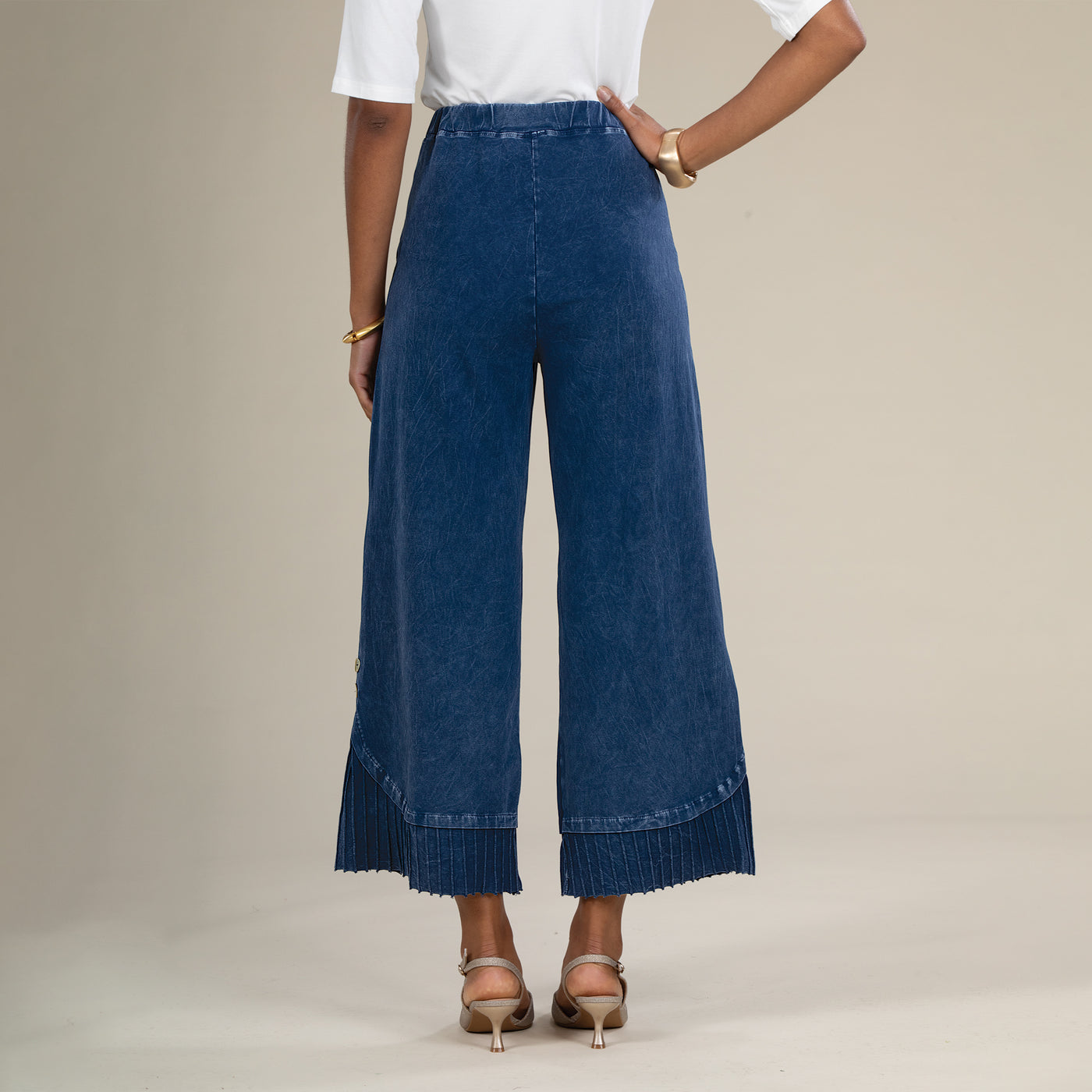 Wide Leg Pleated Jeans