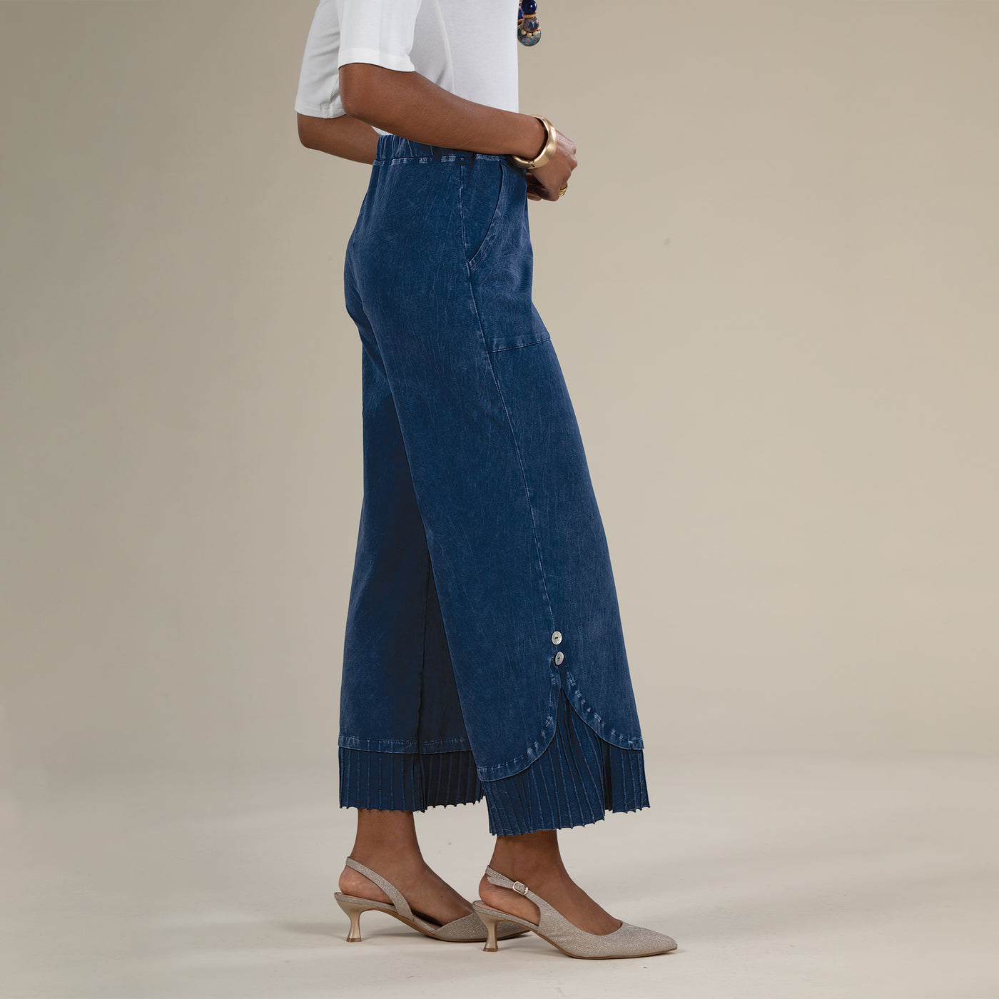 Wide Leg Pleated Jeans