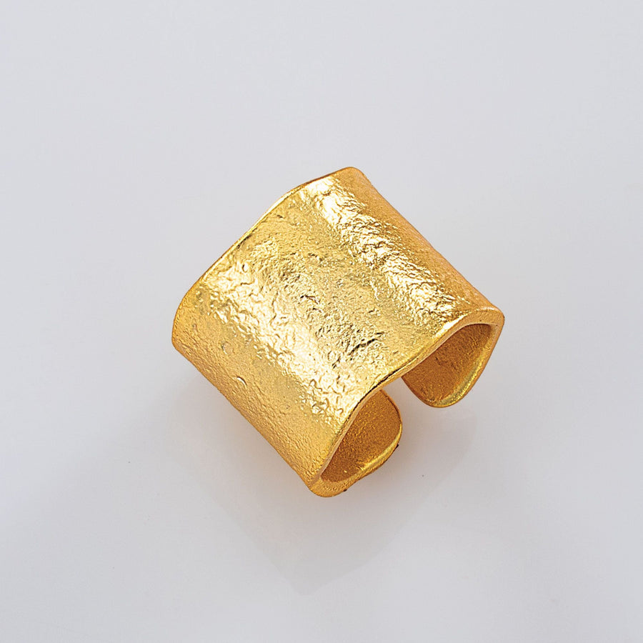 Tastefully Textured Gold Cigar Band Ring