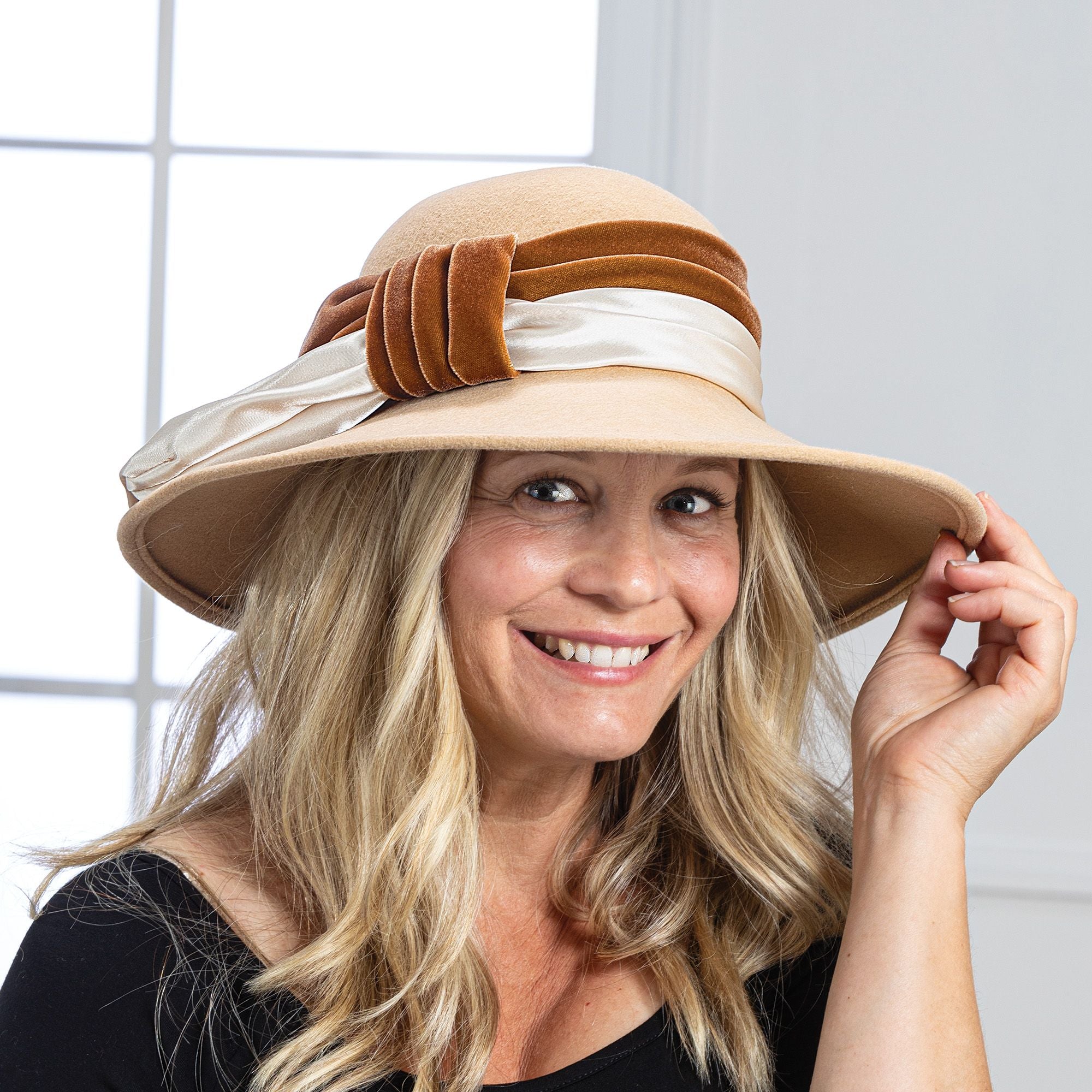 Brimmed wool hat deals